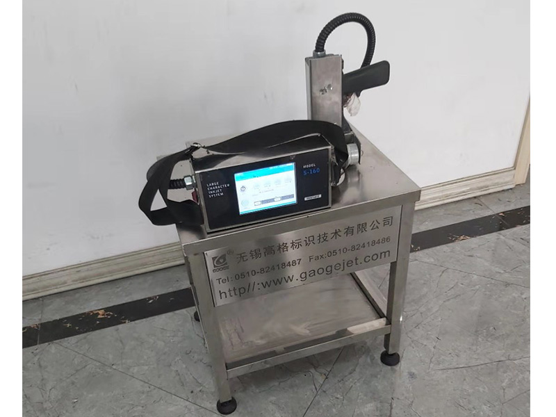 通過普及激光噴碼打標(biāo)機可為產(chǎn)品的防偽溯源帶來更多便利
